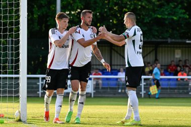 Legia Warszawa 'dan Tom Pekhart, UEFA Avrupa Konferans Ligi 2. tur ön eleme karşılaşmasında Legia Varşova' ya katılma hedefini kutluyor. 2. Raund Caernarfon Town - Legia Varşova - Nantporth, Bangor, Birleşik Krallık, 1 Ağustos 2024