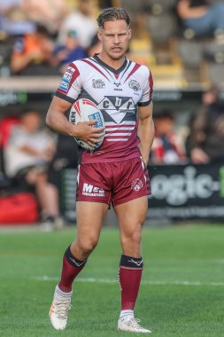 Castleford Tigers 'dan Jacob Miller maç öncesi ısınma turunda 20. Betfred Süper Ligi karşılaşmasında Castleford Tigers, Leigh Leopards' a karşı The Mend-A-Hose Jungle, Castleford, Birleşik Krallık, 1 Ağustos 2024