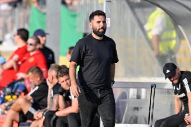 Gonalo Feio, UEFA Avrupa Konferans Ligi 2. tur eleme karşılaşması sırasında Legia Warszawa teknik direktörü Caernarfon Town ile Legia Varşova maçında 1 Ağustos 2024 'te Nantporth, Bangor, Birleşik Krallık' ta karşılaştı.