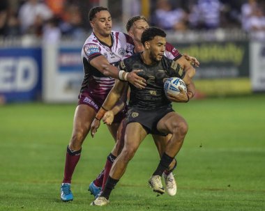 Leigh Leoparları 'ndan Darnell Mcintosh, 1 Ağustos 2024' te The Mend-A-Hose Jungle, Castleford, Birleşik Krallık 'ta oynanan Betfred Süper Lig 20. turunda Castleford Tigers - Leopards - Leigh Ormanı maçında Luis Johnson tarafından yenildi.