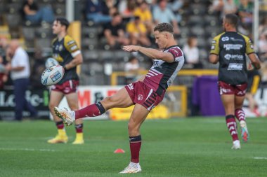 Castleford Tigers 'dan Jacob Miller maç öncesi ısınma turunda 20. Betfred Süper Ligi karşılaşmasında Castleford Tigers, Leigh Leopards' a karşı The Mend-A-Hose Jungle, Castleford, Birleşik Krallık, 1 Ağustos 2024