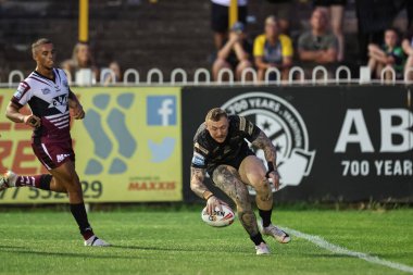 Leigh Leoparları 'ndan Josh Charnley, 1 Ağustos 2024' te İngiltere 'nin Castleford kentinde oynanan 20. Betfred Süper Lig karşılaşmasında Castleford Tigers, Leigh Leopards' a karşı oynuyor.