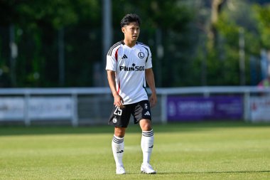 Legia Warszawa takımından Ryoya Morishita, UEFA Avrupa Konferans Ligi 2. tur eleme karşılaşmasında Caernarfon Town ile Legia Varşova arasında 1 Ağustos 2024 'te Nantporth, Bangor, Birleşik Krallık' ta karşı karşıya geldi.