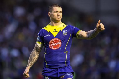 Warrington Wolves 'tan John Bateman, 2 Ağustos 2024' te Warrington Jones Stadyumu 'nda oynanan Warrington Wolves vs Hull KR maçında takım arkadaşlarına onay verdi.