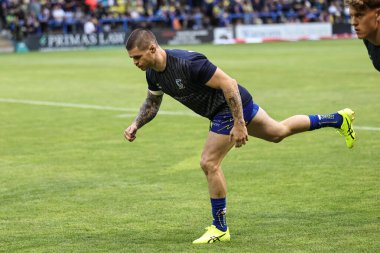 Warrington Wolves takımından John Bateman, 2 Ağustos 2024 'te Warrington Jones Stadyumu' nda oynanan Warrington Wolves vs Hull KR maçında maç öncesi ısınma turunda.