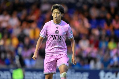 Blackburn Rovers takımından Yuki Ohashi Stockport County 'nin Blackburn Rovers' a karşı oynadığı 2 Ağustos 2024 tarihli maç sırasında İngiltere 'nin Stockport kentindeki Edgeley Park Stadyumu' nda oynanmıştır.