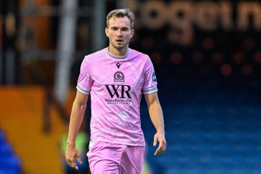 Blackburn Rovers takımından Ryan Hedges, Stockport County 'nin Blackburn Rovers' a karşı oynadığı 2 Ağustos 2024 tarihli maç sırasında İngiltere 'nin Stockport şehrindeki Edgeley Park Stadyumu' nda antrenman yapıyor.