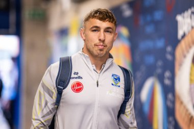 Warrington Wolves 'tan Sam Powell, 2 Ağustos 2024' te Warrington Wolves 'a karşı Hull KR' ın oynadığı Betfred Süper Lig karşılaşmasından önce geldi.