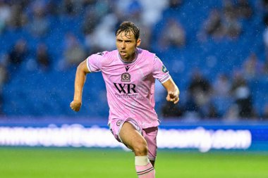 Blackburn Rovers 'dan Harry Pickering, Stockport County' nin Blackburn Rovers 'a karşı oynadığı 2 Ağustos 2024 tarihli maç sırasında İngiltere' nin Stockport kentindeki Edgeley Park Stadyumu 'nda karşı karşıya geldi.