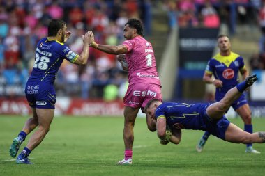 Hull KR 'dan Peta Hiku, Warrington Wolves' un 2 Ağustos 2024 'te Halliwell Jones Stadyumu' nda oynanan 20. Warrington Wolves vs Hull KR karşılaşmasında Luke Yates ve Adam Holroyd tarafından yenildi. 