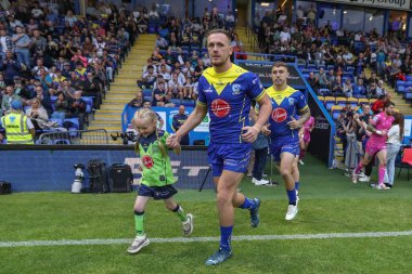 Warrington Wolves 'dan Ben Currie, 2 Ağustos 2024' te Warrington Jones Stadyumu 'nda oynanan Warrington Wolves vs Hull KR maçında takımına liderlik ediyor.