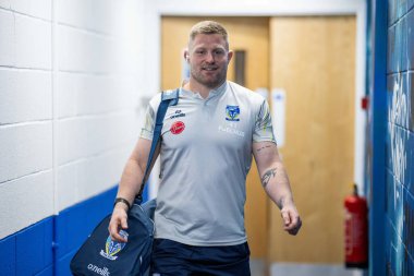 Warrington Wolves takımından Luke Yates, 2 Ağustos 2024 'te Warrington Wolves' a karşı Hull KR 'ın oynadığı Betfred Süper Lig karşılaşması öncesinde geldi.