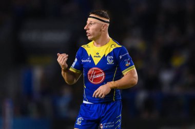 Warrington Wolves 'tan George Williams, 2 Ağustos 2024' te Warrington Wolves 'a karşı Hull KR' ın oynadığı Betfred Süper Lig maçında takımına talimat verdi.