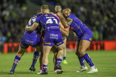 Warrington Wolves 'tan Ben Currie ve Warrington Wolves' tan Paul Vaughan, Betfred Süper Lig 20. raundunda Warrington Wolves 'a karşı Hull KR' un oynadığı Halliwell Jones Stadyumu, Warrington, İngiltere 2 Ağustos 2024