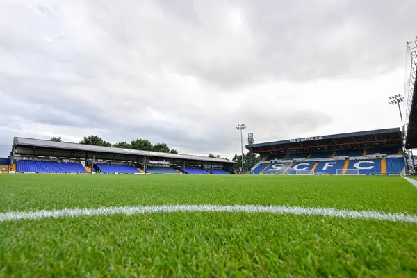 Edgeley Park Stadyumu, Stockport County 'nin Blackburn Rovers' a karşı oynadığı 2 Ağustos 2024 tarihli maç öncesinde Stockport Stadyumu 'nun genel bir görüntüsü.