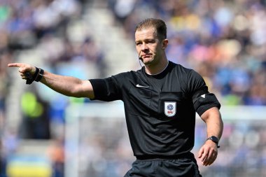 Hakem Anthony Backhouse, Preston North End 'e karşı Deepdale, Preston, İngiltere, 3 Ağustos 2024' te oynanan ön sezon dostluk maçı sırasında