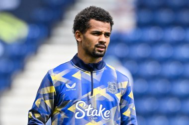 Everton 'dan Liman Ndiaye, 3 Ağustos 2024 Deepdale, Preston, İngiltere' de Preston North End 'e karşı oynanan ön sezon dostluk maçı öncesinde ısınıyor.