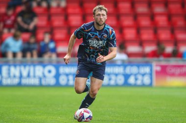 Blackpool 'dan Matthew Pennington 3 Ağustos 2024' te Alexandra Stadyumu 'nda oynanan Crewe Alexandra-Blackpool maçında