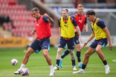 Blackpool 'dan Oliver Norburn sezon öncesi hazırlık maçında Crewe Alexandra ve Blackpool' a karşı Alexandra Stadyumu, Crewe, İngiltere, 3 Ağustos 2024