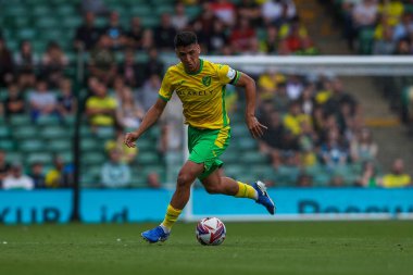 Norwich City 'den Marcelino Nunez, Norwich City ile Carrow Road, Norwich, İngiltere' de oynanan Norwich City-St. Pauli maçında topla koşuyor.