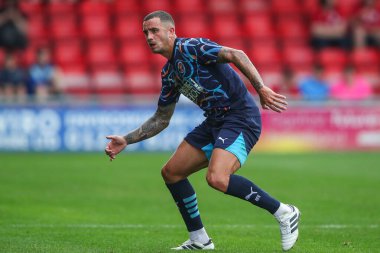Blackpool 'dan Oliver Norburn, Crewe Alexandra' ya karşı Blackpool 'un 3 Ağustos 2024' teki Alexandra Stadyumu 'nda oynanan hazırlık maçı sırasında