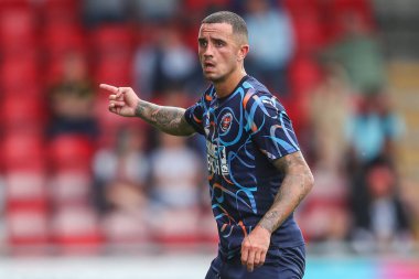 Blackpool 'dan Oliver Norburn, Crewe Alexandra' ya karşı Blackpool 'un 3 Ağustos 2024' teki Alexandra Stadyumu 'nda oynanan hazırlık maçı sırasında