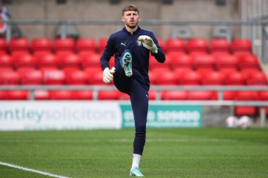 Blackpool 'dan Daniel Grimshaw sezon öncesi hazırlık maçında Crewe Alexandra ile Blackpool arasındaki Alexandra Stadyumu, Crewe, İngiltere, 3 Ağustos 2024 karşılaşmasında karşılaşacak.