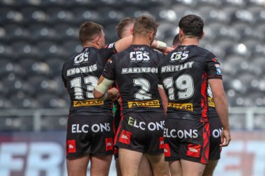 St. Helens takımından Jake Burns, 3 Ağustos 2024 'te MKM Stadyumu' nda oynanan 20. Betfred Süper Lig karşılaşmasında Hull FC ile St Helens karşılaşmasını kutluyor.