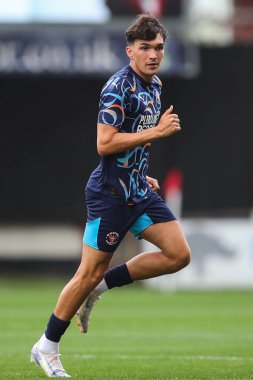 Blackpool 'dan Kyle Joseph, Crewe Alexandra' ya karşı Blackpool 'un 3 Ağustos 2024' teki Alexandra Stadyumu 'nda oynanan sezon öncesi dostluk maçı sırasında