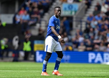 Everton 'dan Idrissa Gueye, Preston North End' in 3 Ağustos 2024 'te Deepdale' de Everton 'a karşı oynadığı ön sezon dostluk maçı sırasında