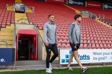 Blackpool 'dan Oliver Norburn, Crewe Alexandra' ya karşı Blackpool 'un 3 Ağustos 2024' teki Alexandra Stadyumu, Crewe, İngiltere karşılaşması öncesinde geldi.