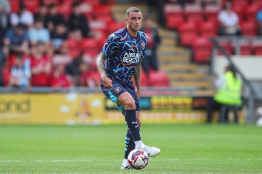 Blackpool 'dan Oliver Norburn, Crewe Alexandra' ya karşı Blackpool 'un 3 Ağustos 2024' teki Alexandra Stadyumu 'nda oynanan hazırlık maçı sırasında