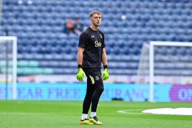 Everton 'dan Harry Tyrer, Preston North End' in 3 Ağustos 2024 'te Deepdale, Preston' da Everton 'a karşı oynadığı ön sezon dostluk maçı öncesinde ısınıyor.