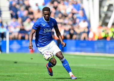 Everton 'dan Tim Iroegbunam, Preston North End' in 3 Ağustos 2024 'te Deepdale, Preston, İngiltere' de Everton 'a karşı oynadığı ön sezon dostluk maçında iş başında.