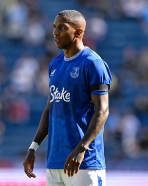 Everton 'dan Ashley Young, Preston North End' e karşı 3 Ağustos 2024 Deepdale, Preston, İngiltere 'de oynanan ön sezon dostluk maçı sırasında