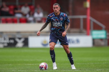 Blackpool 'dan Oliver Norburn, Crewe Alexandra' ya karşı Blackpool 'un 3 Ağustos 2024' teki Alexandra Stadyumu 'nda oynanan hazırlık maçı sırasında