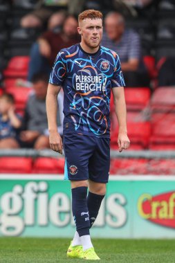 Blackpool 'dan Sonny Carey 3 Ağustos 2024' te Alexandra Stadyumu 'nda oynanan Crewe Alexandra-Blackpool maçında