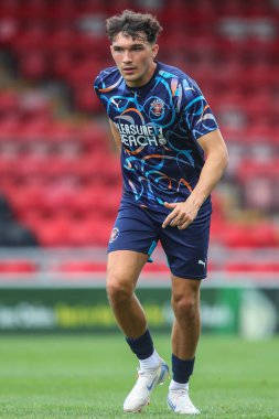 Blackpool 'dan Kyle Joseph, Crewe Alexandra' ya karşı Blackpool 'un 3 Ağustos 2024' teki Alexandra Stadyumu 'nda oynanan sezon öncesi dostluk maçı sırasında