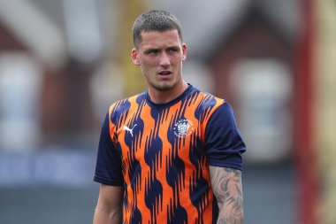 Blackpool 'dan Oliver Casey sezon öncesi hazırlık maçında Crewe Alexandra ve Blackpool' a karşı Alexandra Stadyumu, Crewe, İngiltere, 3 Ağustos 2024