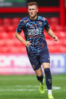 Blackpool 'dan Sonny Carey 3 Ağustos 2024' te Alexandra Stadyumu 'nda oynanan Crewe Alexandra-Blackpool maçında