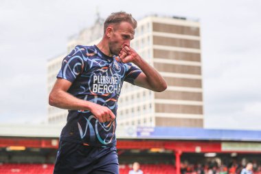 Blackpool 'dan Jordan Rhodes, 3 Ağustos 2024' te Alexandra Stadyumu 'ndaki Crewe Alexandra-Blackpool maçında 0-2' lik galibiyet golünü kutluyor.