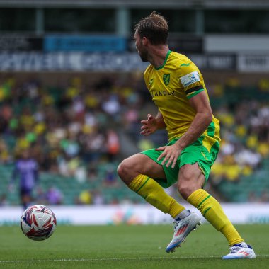 Norwich City 'den Jack Stacey, Norwich City' nin 3 Ağustos 2024 'te Norwich Road, Norwich Road' da St. Pauli 'ye karşı oynadığı ön sezon dostluk maçı sırasında iş başında.