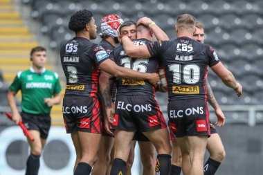 St. Helens takımından Lewis Dodd, 3 Ağustos 2024 'te MKM Stadyumu' nda oynanan 20. Betfred Süper Lig karşılaşmasında Hull FC ile St Helens karşılaşmasını kutluyor.