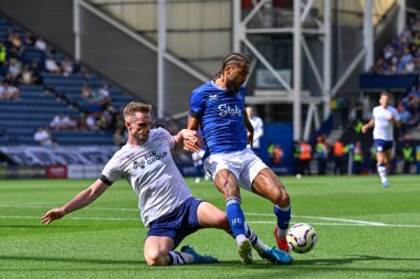 Preston North End 'den Liam Lindsay Everton' dan Dominic Calvert-Lewin 'e 3 Ağustos 2024 Deepdale, Preston, İngiltere' de Preston North End 'e karşı oynanan ön sezon dostluk maçında penaltı hakkı verdi.
