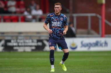 Blackpool 'dan Sonny Carey 3 Ağustos 2024' te Alexandra Stadyumu 'nda oynanan Crewe Alexandra-Blackpool maçında