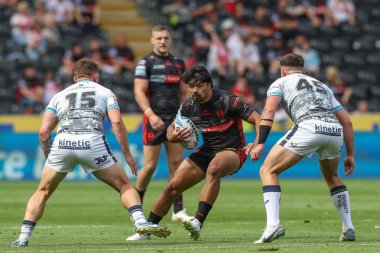 St. Helens takımından James Bell, 3 Ağustos 2024 'te oynanan Betfred Süper Lig 20. Raundunda MKM Stadyumu' nda Hull FC 'ye karşı St Helens maçında maç yapıyor.