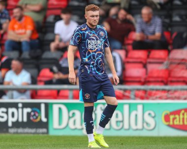 Blackpool 'dan Sonny Carey 3 Ağustos 2024' te Alexandra Stadyumu 'nda oynanan Crewe Alexandra-Blackpool maçında