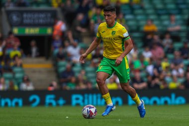 Norwich City 'den Marcelino Nunez, Norwich City ile Carrow Road, Norwich, İngiltere' de oynanan Norwich City-St. Pauli maçında topla koşuyor.