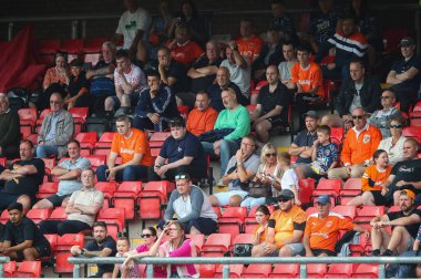 Blackpool taraftarları 3 Ağustos 2024 'te Alexandra Stadyumu' nda oynanan Crewe Alexandra-Blackpool maçında