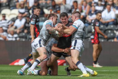 Hull FC 'den Matt Whitley, Hull FC' den Morgan Smith, Hull FC 'den Will Gardiner ve Hull FC' den Ed Chamberlain, Betfred Süper Lig 20. Raundu 'nda Hull FC' nin St. Helens 'e karşı oynadığı MKM Stadyumu, Hull, Birleşik Krallık' ta 3 Ağustos 2024 'te oynanan maçta karşı karşıya geldiler.